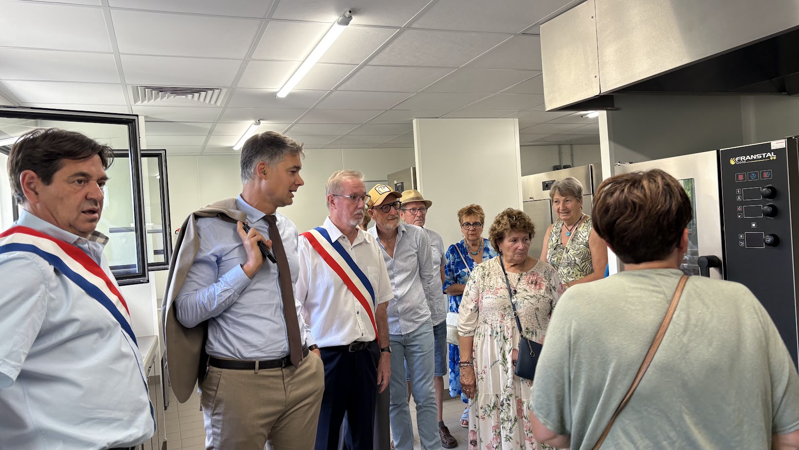 IMG_6273.jpg (329 KB)